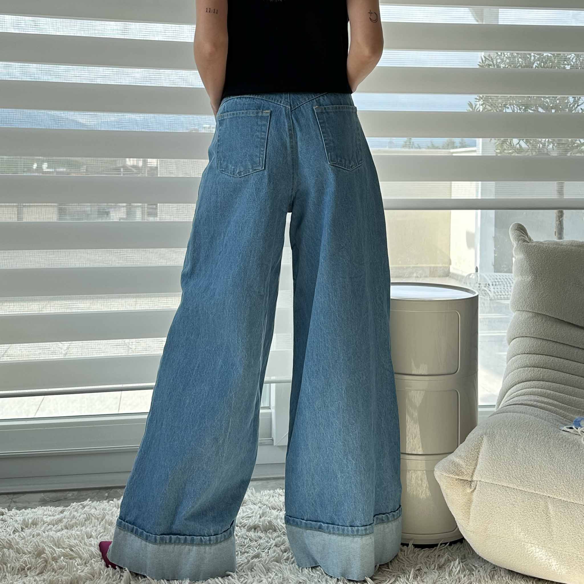 Bold Cuff Wide-Leg Jeans